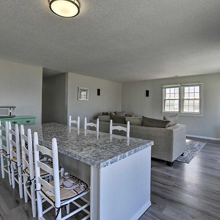 Oak Island Beach Abode With Deck Walk To Shore! Exterior foto