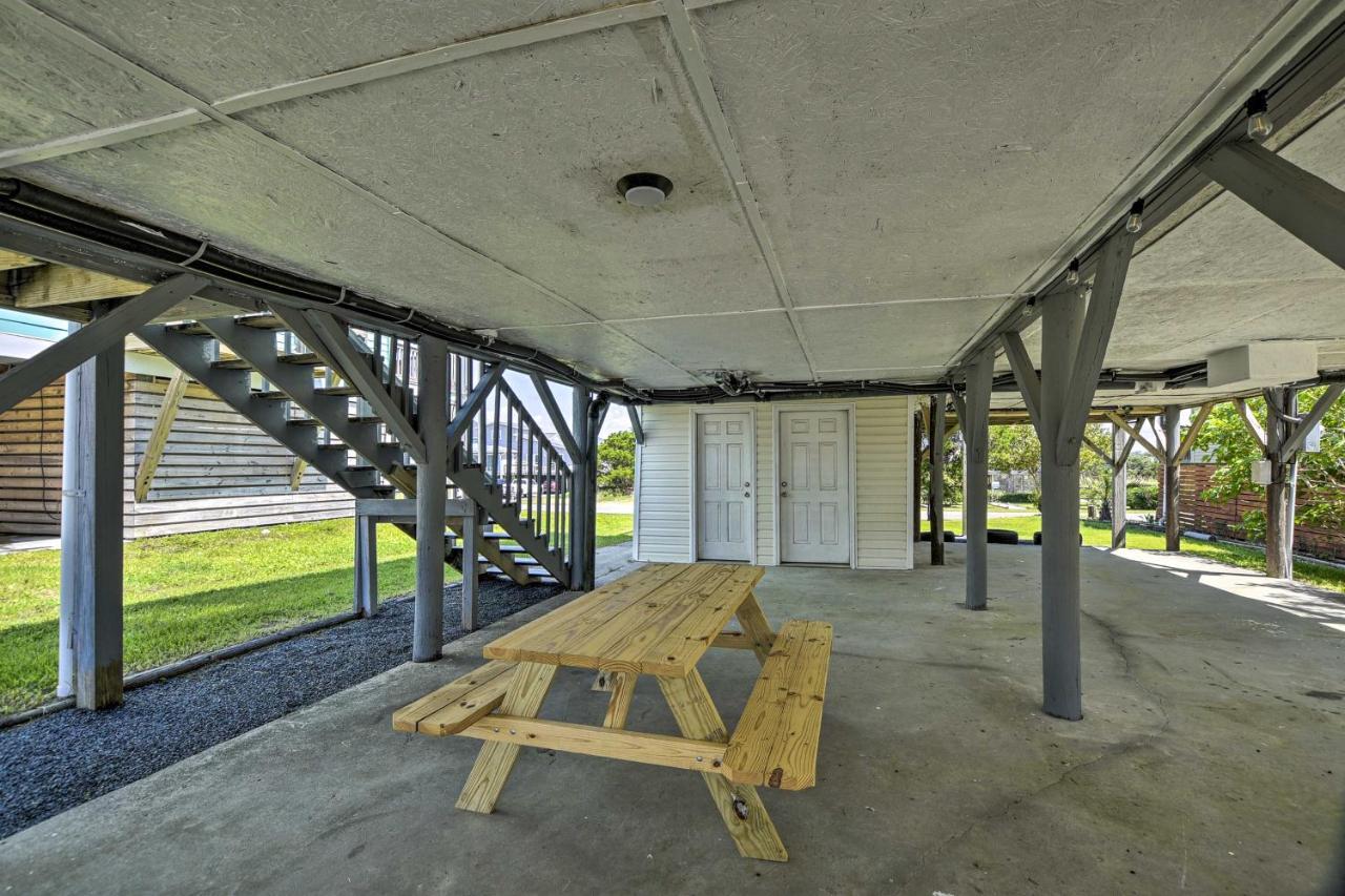 Oak Island Beach Abode With Deck Walk To Shore! Exterior foto