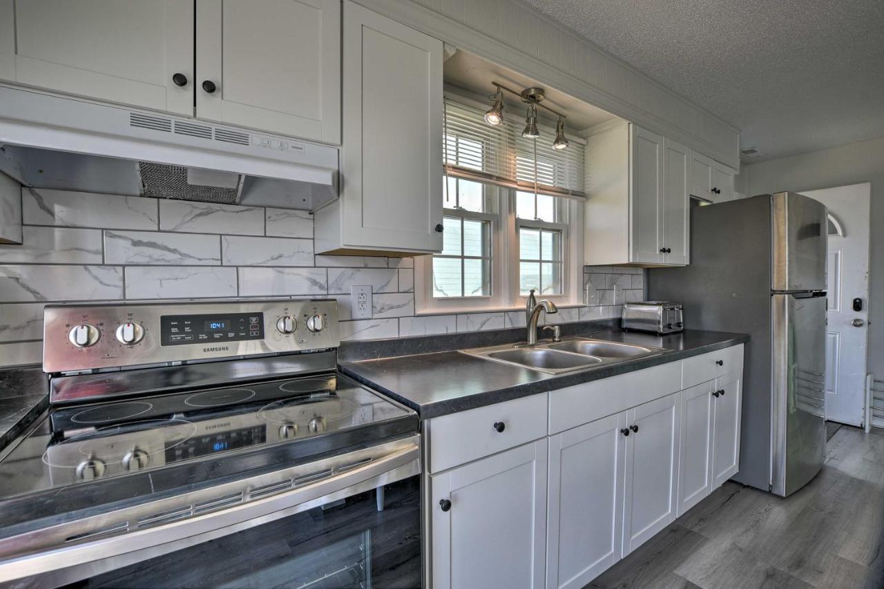 Oak Island Beach Abode With Deck Walk To Shore! Exterior foto